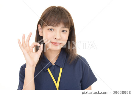 一個女人帶著微笑 一個女人帶著微笑 39638998