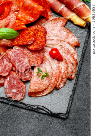 Cold meat plate with salami and chorizo sausage 39639658
