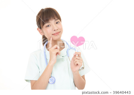 一位微笑的護士 一位微笑的護士 39640443