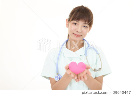一位微笑的護士 一位微笑的護士 39640447