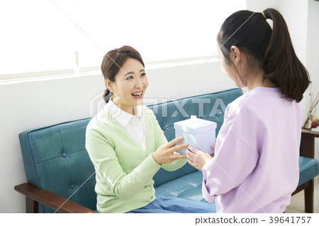 Mother's Day, Mother and Daughter 39641757