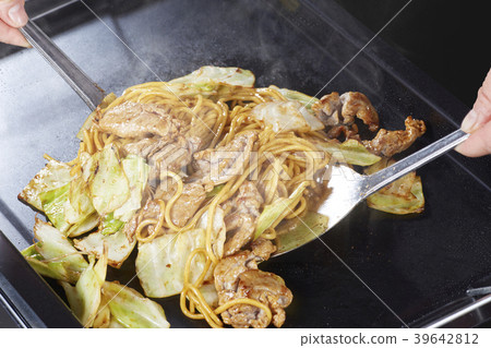 Yakisoba Yakisoba (stir-fried soba noodles) 39642812