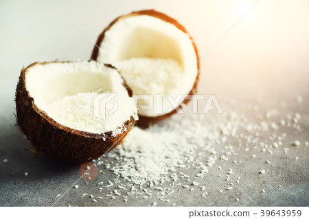 Coconut fuit halves with coconut shavings on grey 39643959