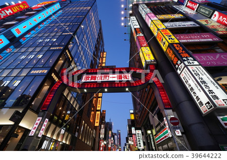 Tokyo cityscape in Japan / night view of Kabukicho Ichiban Tokyo cityscape in Japan / night view of Kabukicho Ichiban 39644222