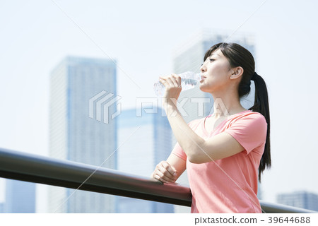 Training break hydration 39644688