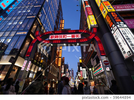 在日本/ Kabukicho Ichiban夜視圖的東京都市風景 39644894