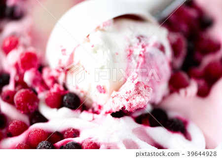 Scoop of pink ice cream with frosen berries 39644928