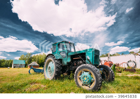 Old Tractor Parking In Backyard In Summer Sunny Old Tractor Parking In Backyard In Summer Sunny 39645838