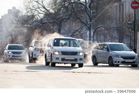 Cars on a crossroad in winter city 39647006