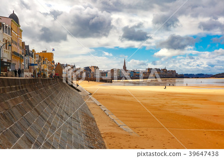 Embankment and beach, Saint-Malo, Brittany, France 39647438