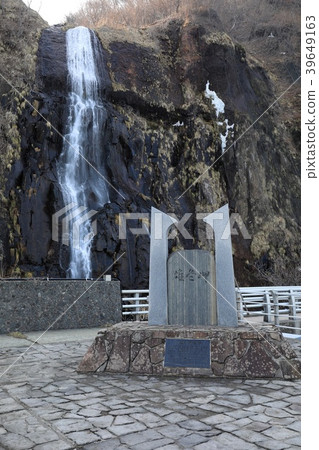 春天食人魔，白色銀色瀑布 39649163