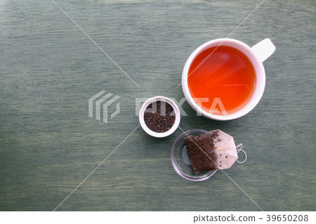 Tea cup with tea, tea leaves and tea bag 39650208