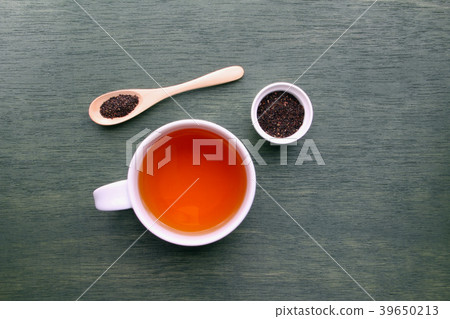 茶杯用茶,茶葉和木茶匙 茶杯用茶,茶葉和木茶匙 39650213