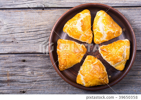 Freshly baked puff pastry samosa 39650358