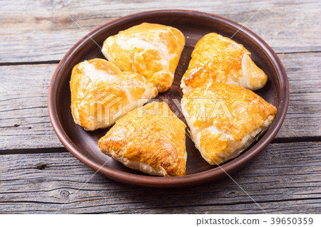Freshly baked puff pastry samosa 39650359