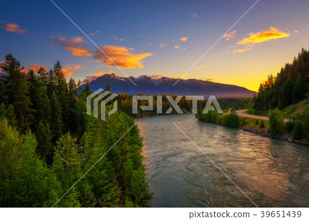 Sunset above Fraser River near Jasper National 39651439