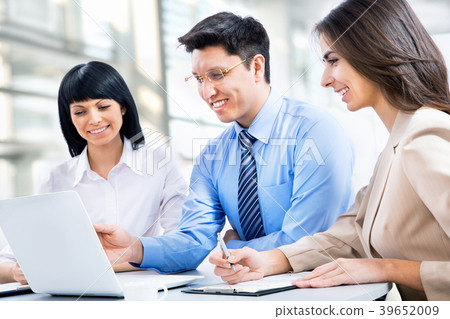 Business team 39652009