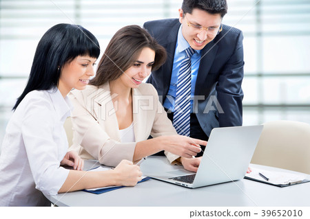 Business team working 39652010
