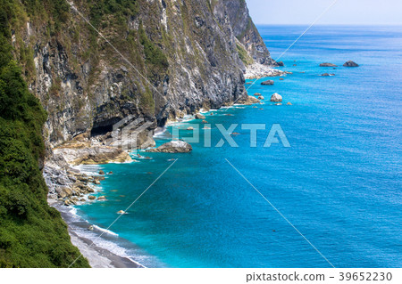 Suhua Highway along the coast Suhua Highway along the coast 39652230