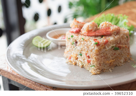 Fried rice with shrimp. Fried rice with shrimp. 39652310