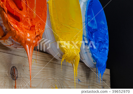 yellow color of plastisol ink flowed out of barrel 39652970