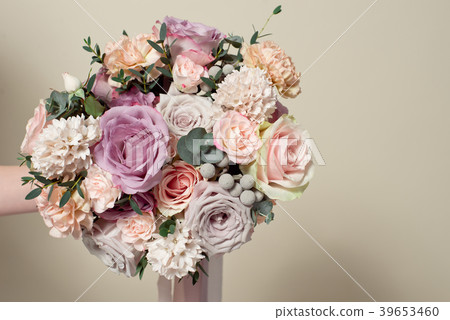 close-up bouquet of flowers 39653460