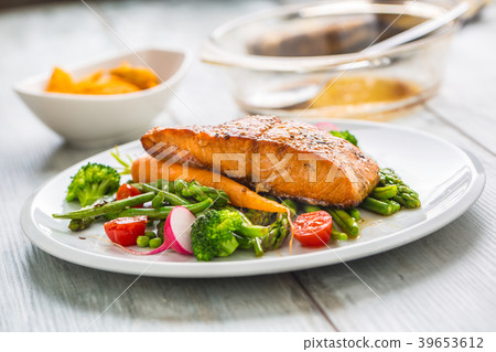 Roasted salmon steak with fresh vegetable. 39653612