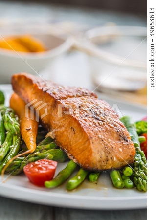 Roasted salmon steak with fresh vegetable. 39653613