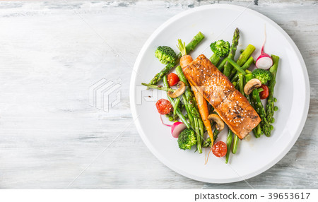 Roasted salmon steak with fresh vegetable. 39653617