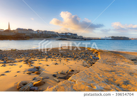 Saint Malo. The island Grand Be. Saint Malo. The island Grand Be. 39654704