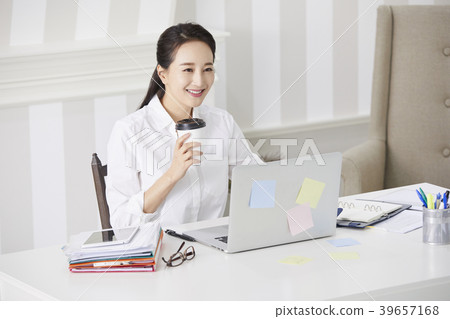 Home, business woman, telecommuting, woman, korean Home, business woman, telecommuting, woman, korean 39657168