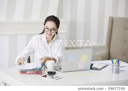 Home, business woman, telecommuting, woman, korean Home, business woman, telecommuting, woman, korean 39657199
