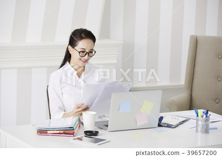 家,女商人,遠程辦公,女人,韓國 家,女商人,遠程辦公,女人,韓國 39657200