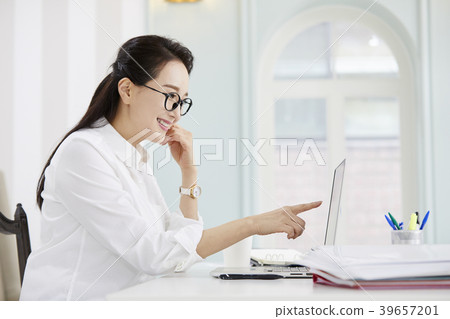 Home, business woman, telecommuting, woman, korean Home, business woman, telecommuting, woman, korean 39657201
