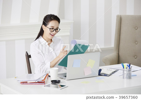 家,女商人,遠程辦公,女人,韓國 家,女商人,遠程辦公,女人,韓國 39657360