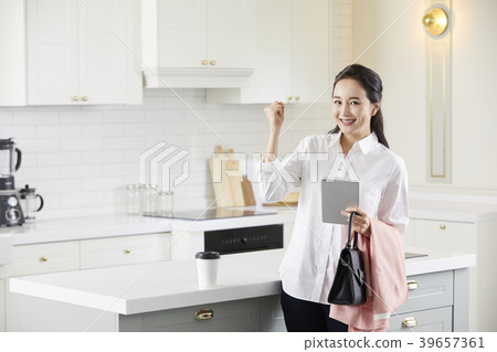 Home, business woman, telecommuting, woman, korean Home, business woman, telecommuting, woman, korean 39657361