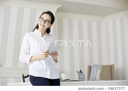 Home, business woman, telecommuting, woman, korean Home, business woman, telecommuting, woman, korean 39657377