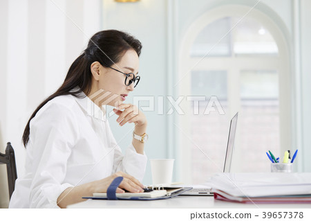 Home, business woman, telecommuting, woman, korean Home, business woman, telecommuting, woman, korean 39657378