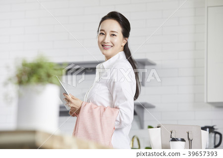 Home, business woman, telecommuting, woman, korean Home, business woman, telecommuting, woman, korean 39657393