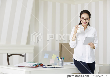 家,女商人,遠程辦公,女人,韓國 家,女商人,遠程辦公,女人,韓國 39657403