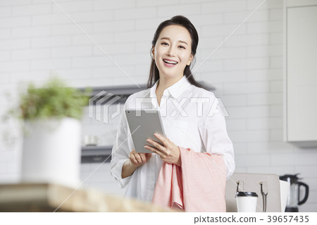 Home, business woman, telecommuting, woman, korean Home, business woman, telecommuting, woman, korean 39657435