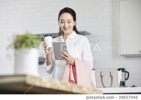 Home, business woman, telecommuting, woman, korean Home, business woman, telecommuting, woman, korean 39657448