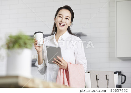 Home, business woman, telecommuting, woman, korean Home, business woman, telecommuting, woman, korean 39657462