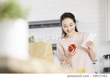 房子,生活,家庭主婦,女人,韓國人 房子,生活,家庭主婦,女人,韓國人 39657482