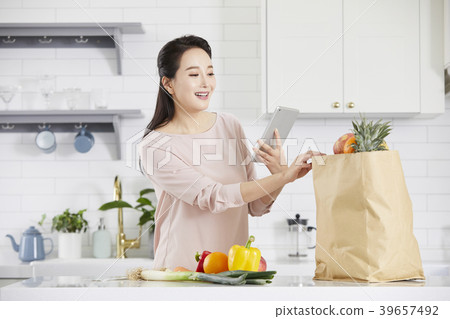 房子,生活,家庭主婦,女人,韓國人 房子,生活,家庭主婦,女人,韓國人 39657492