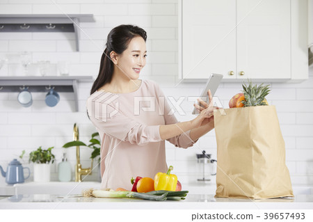 房子,生活,家庭主婦,女人,韓國人 房子,生活,家庭主婦,女人,韓國人 39657493