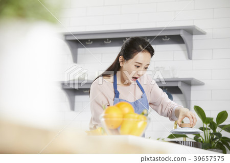 房子,生活,家庭主婦,女人,韓國人 房子,生活,家庭主婦,女人,韓國人 39657575