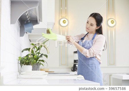 房子,生活,家庭主婦,女人,韓國人 房子,生活,家庭主婦,女人,韓國人 39657586