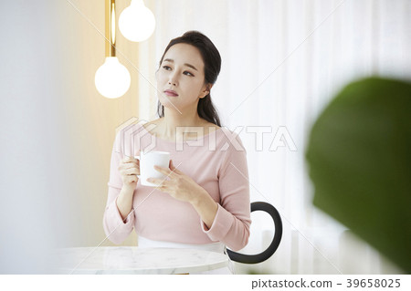 房子,生活,家庭主婦,女人,韓國人 房子,生活,家庭主婦,女人,韓國人 39658025
