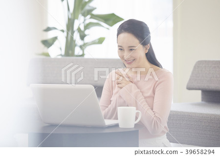 Home, business woman, telecommuting, woman, korean Home, business woman, telecommuting, woman, korean 39658294